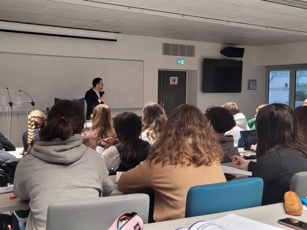 Journée d'immersion, présentation en amphi de la licence de relations internationales