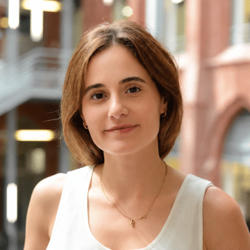 clara eroukhmanoff 1x1